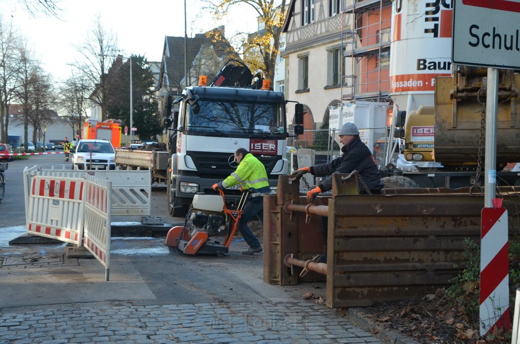 Gasaustritt 2 Koeln Ehrenfeld Lindenbornstr P57.JPG - Miklos Laubert